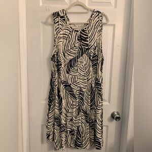Cynthia Rowley Women’s Black and Cream Leaf-Print Midi Dress. Size 2X $15